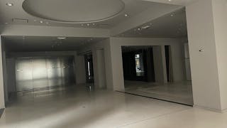 Prime Location Boutique - Triangle d'Or - Paris 8th - Image 2