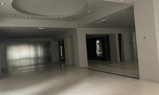 Prime Location Boutique - Triangle d'Or - Paris 8th - Image 2