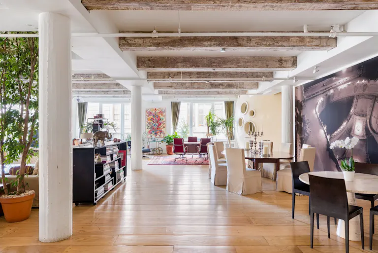 Amazing Showroom Space - Image 2