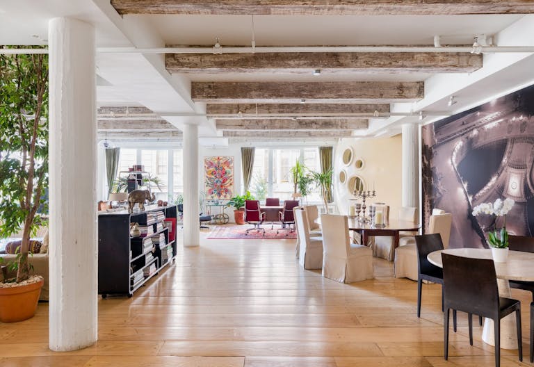 Amazing Showroom Space - Image 2