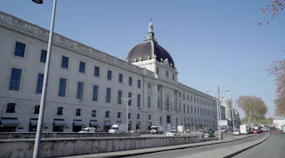 Exclusivity Prime Location on Grand Hôtel Dieu - Image 2