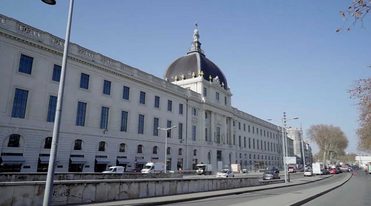 Exclusivity Prime Location on Grand Hôtel Dieu - Image 2