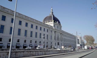 Exclusivity Prime Location on Grand H�tel Dieu - Image 2