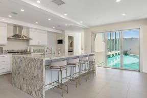 Villa in Beverly Hills - Pool - Scenic Outlook - Image 7