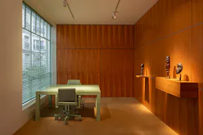 Spectacular art gallery under a glass roof in Saint Germain des Pr�s - Image 8