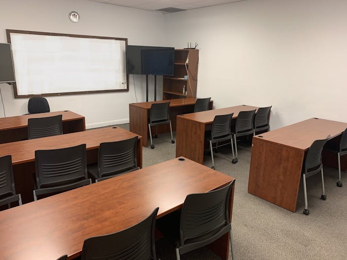 Spacious , quiet and clean room 123 at University of San Jose - Image 2