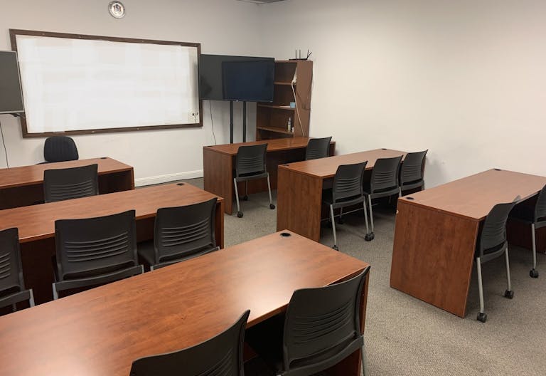 Spacious , quiet and clean room 123 at University of San Jose - Image 2