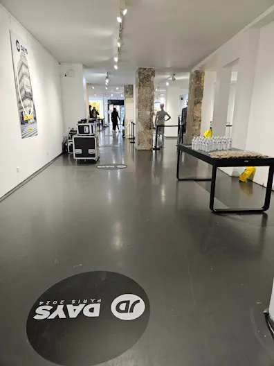 Creative Le Marais Retail Space - Image 4