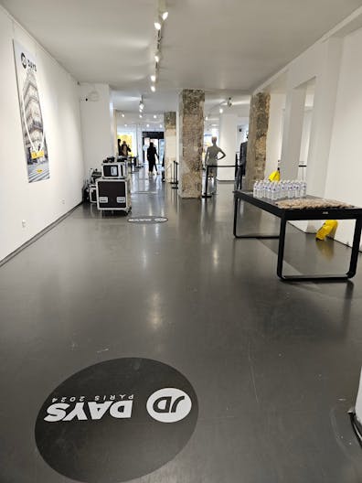 Creative Le Marais Retail Space - Image 4