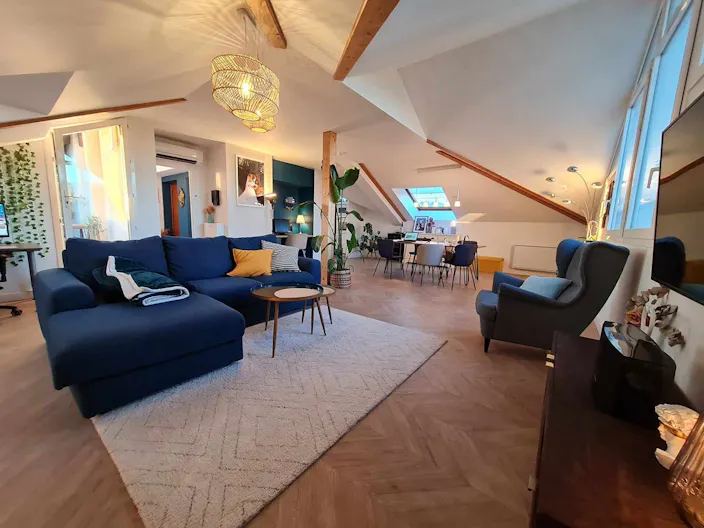 Appartement aux beaux volumes - Image 0