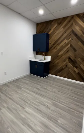 Newly renovated Private Suite for rent in Beauty Salon - Image 1