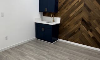 Newly renovated Private Suite for rent in Beauty Salon - Image 1