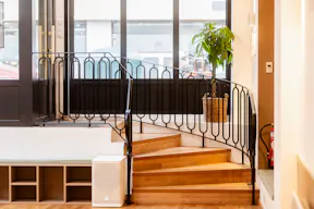 Elegant & Light flooded loft with storefront - Image 6