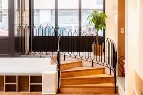 Elegant & Light flooded loft with storefront - Image 6