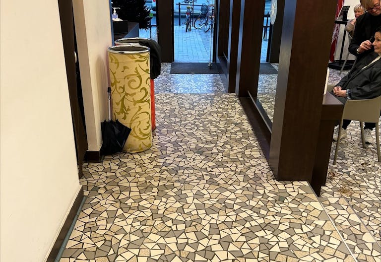 Boutique Shop For Rent - Prime Bordeaux - Near Place des Grands Hommes - Ideal Pop-Up Store - Image 4