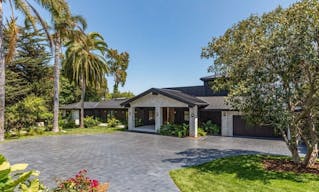 Malibu Modern Masterpiece | Private Beach Access & Luxury Amenities - Image 4