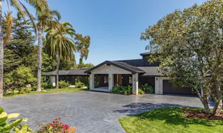 Malibu Modern Masterpiece | Private Beach Access & Luxury Amenities - Image 4