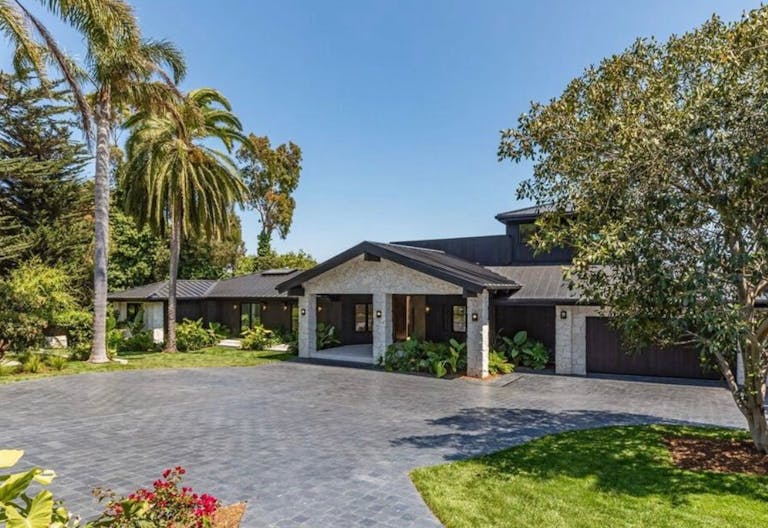 Malibu Modern Masterpiece | Private Beach Access & Luxury Amenities - Image 4