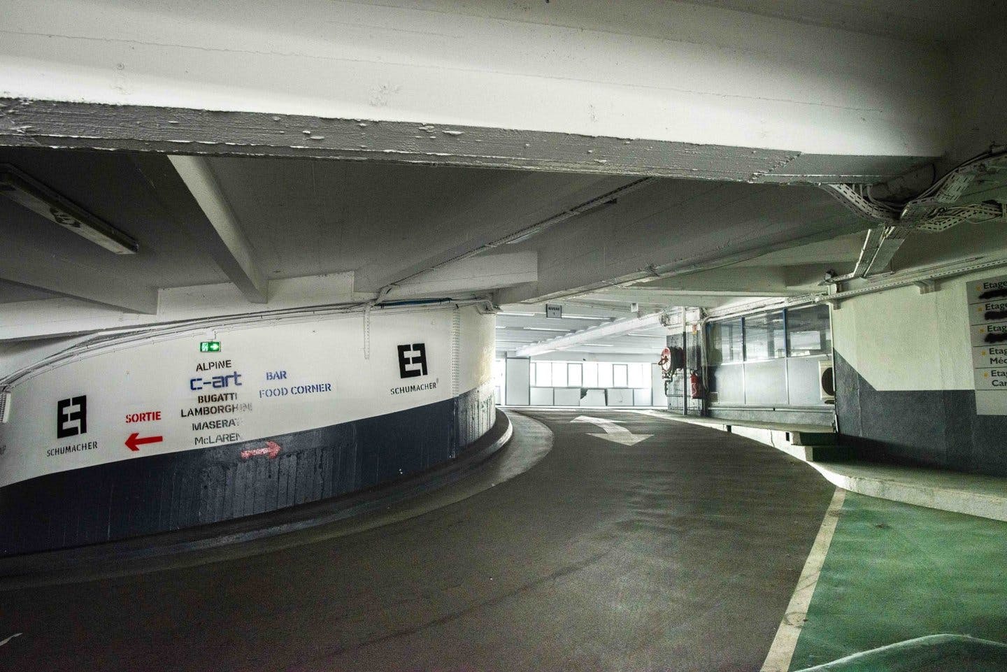 Large Commercial Space on Quai de Grenelle, Paris