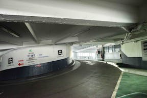 Unique Building Near Eiffel Tower - Ancien garage avec vue Tour Eiffel - Image 22