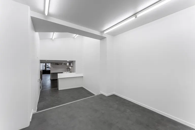 Stylish Le Marais Boutique - Image 3