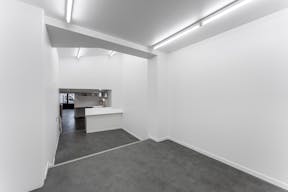 Stylish Le Marais Boutique - Image 3