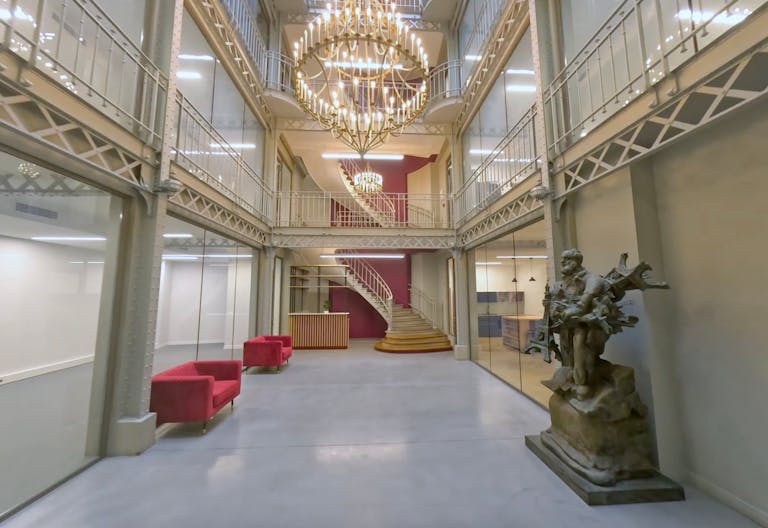 Espace de Prestige de 2000 m² sous Verrières (avec parkings) – Paris 9e - Image 2