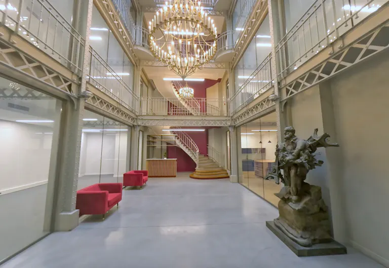 Espace de Prestige de 2000 m² sous Verrières (avec parkings) – Paris 9e - Image 2