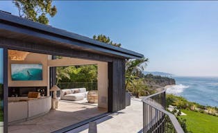 Malibu Modern Masterpiece | Private Beach Access & Luxury Amenities - Image 3