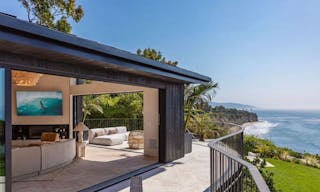 Malibu Modern Masterpiece | Private Beach Access & Luxury Amenities - Image 3