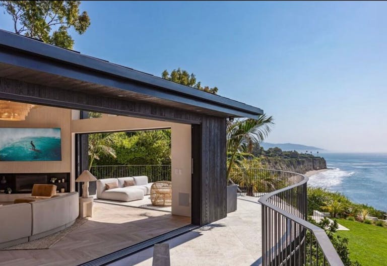 Malibu Modern Masterpiece | Private Beach Access & Luxury Amenities - Image 3