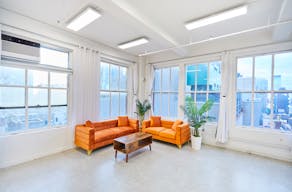 Expansive Skyline Loft - Connected Studio Space - Image 11