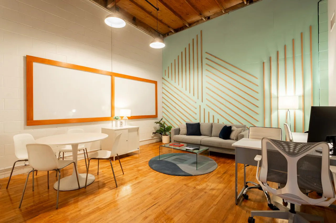 VIP Executive Blue Room - Image 1