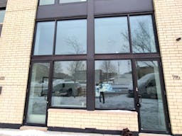 Sun-drenched retail space with 15' Ceilings - Image 14