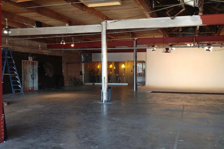 Spacious Studio in West Chicago - Image 4