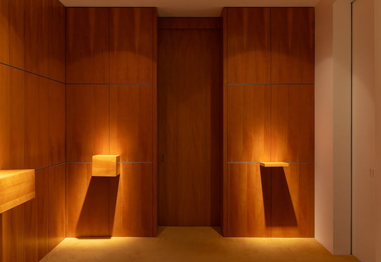 Spectacular art gallery under a glass roof in Saint Germain des Pr�s - Image 4