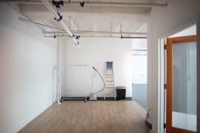 DTLA open space with Rattan Daybed Decor 1,150sf - Image 11