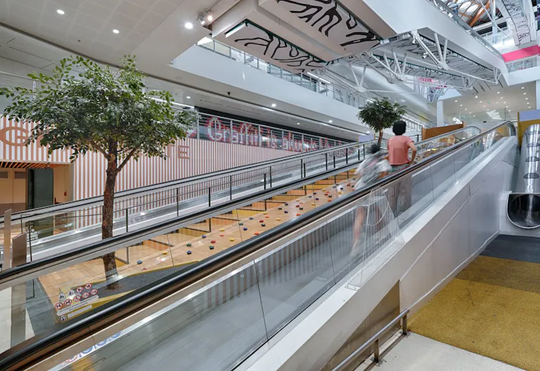 Boutique premium � Bercy 2 - Image 2