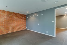 Trendy Building in Beverly Hills - Image 15