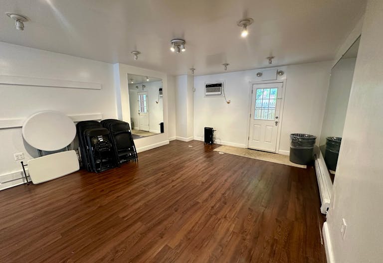 Quaint Central Harlem Space Ideal for Pop-Ups, Events, & Creative Use - Image 4