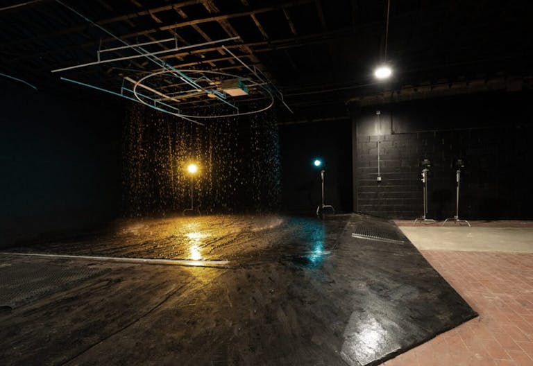 Car Rain Room - Image 2
