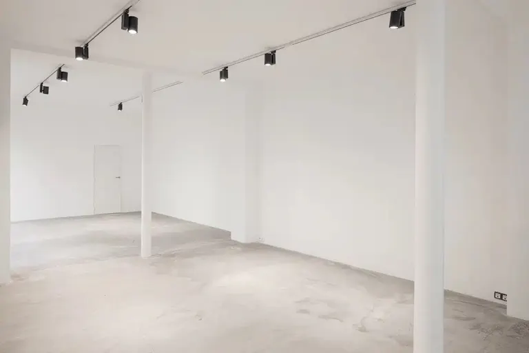 A Bright and Versatile Gallery in the Heart of Le Marais - Image 3