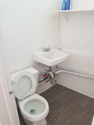 High-Visibility Retail/Creative Studio Space in Prime Mid-City LA Location - Image 4