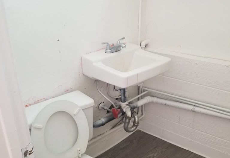 High-Visibility Retail/Creative Studio Space in Prime Mid-City LA Location - Image 4