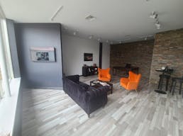 Photography Studio - Fully Equipped and Managed With Cyclorama Wall - Image 8