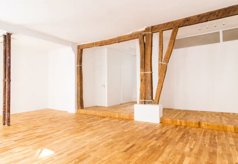 Bright Pop Up Boutique in Pigalle - Image 3