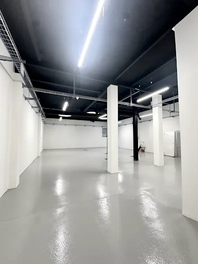 Ampio spazio espositivo stile industriale in Porta Venezia Milano - Image 4