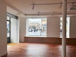 Boutique �ph�m�re / Pop-up / Galerie/Showroom au coeur du Marais - tr�s lumineux avec 8 m de vitrines en angle - Arts et M�tiers - Image 6