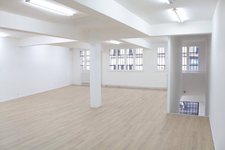 Galerie d'art lumineuse situ�e en bordure du Marais face � Merci - Image 2