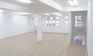 Galerie d'art lumineuse situ�e en bordure du Marais face � Merci - Image 2